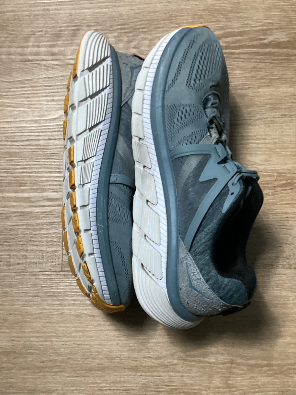 Hoka One One Men’s Gaviota 2 Gray & Yellow Athletic Shoes US11E/EUR45 1/3 - Picture 3 of 6